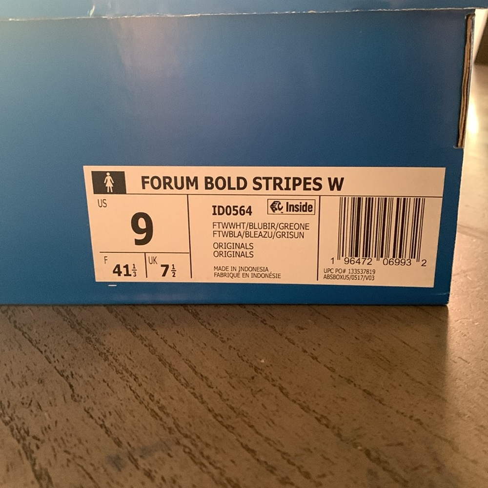 LIKE NEW Adidas Forum Bold Stripes - Picture 10 of 11